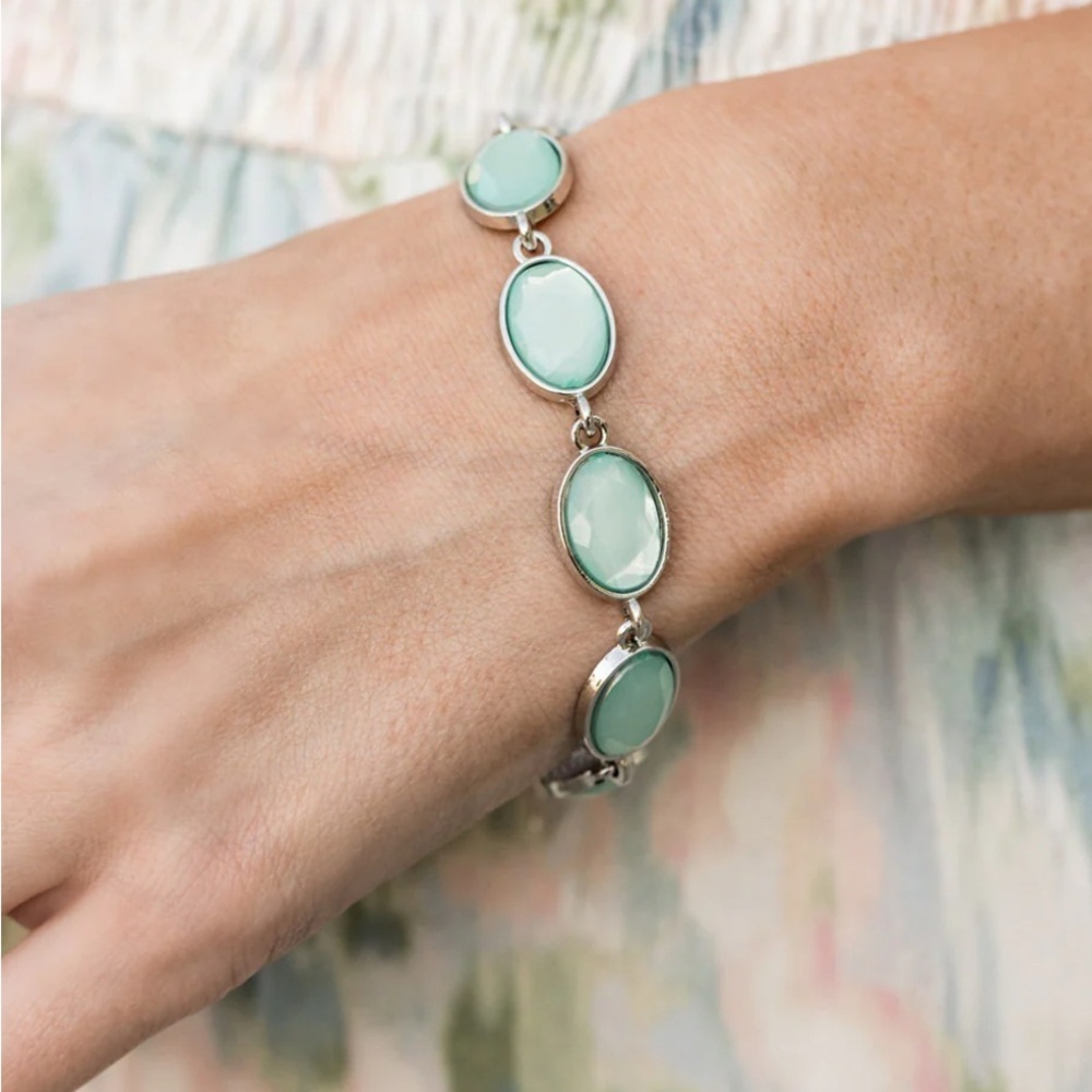 Smooth Move Bracelet - Picture 1 of 2